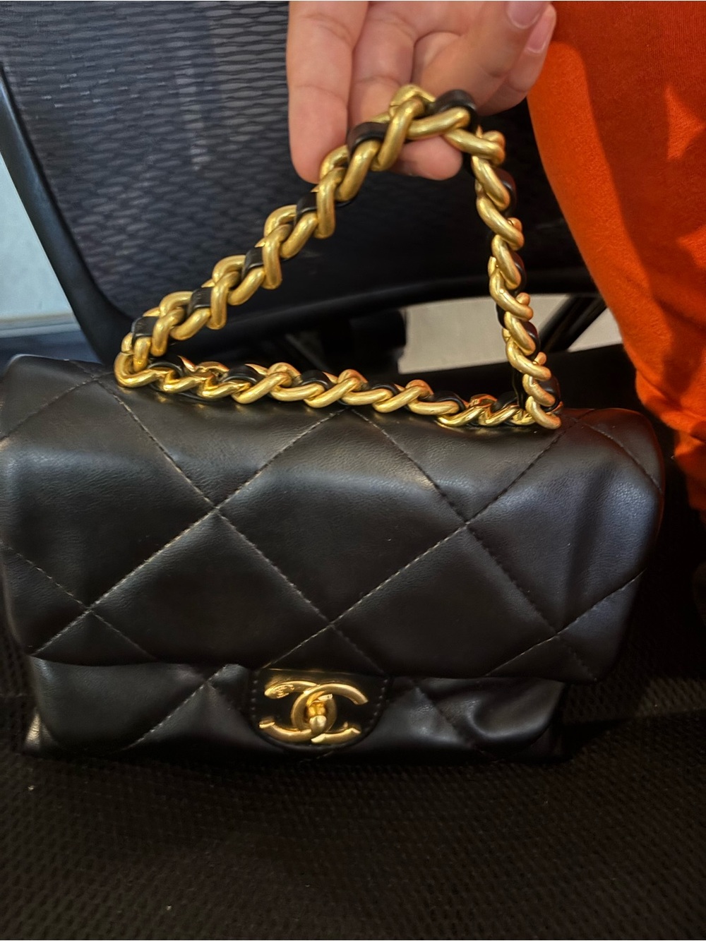 CHANEL Black Quilted Leather Shoulder Bag with Gold Chain